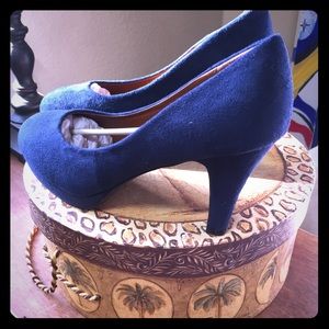 Blue Suede Shoes. Size 9-1/2 Pump. 3”Heals. New.